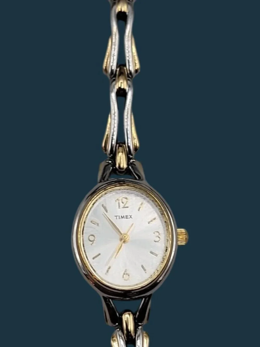 Vintage Timex Women's Two-Tone Watch N5 6.5